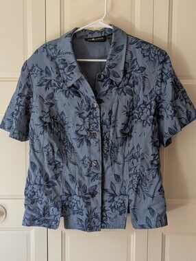Sag Harbor vintage blue floral button up short sleeve blouse with shoulder pads